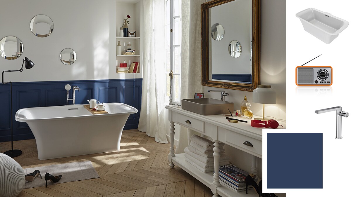 Un cuarto de baño donde domina el azul y los toques naranjas. Bañera Elite y grifería Composed.